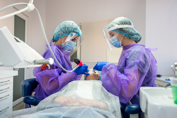 Zahn-OP unter Narkose beim Zahnarzt